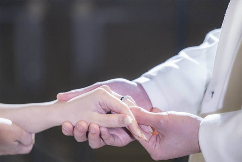 リングが輝くお手元ショット♡