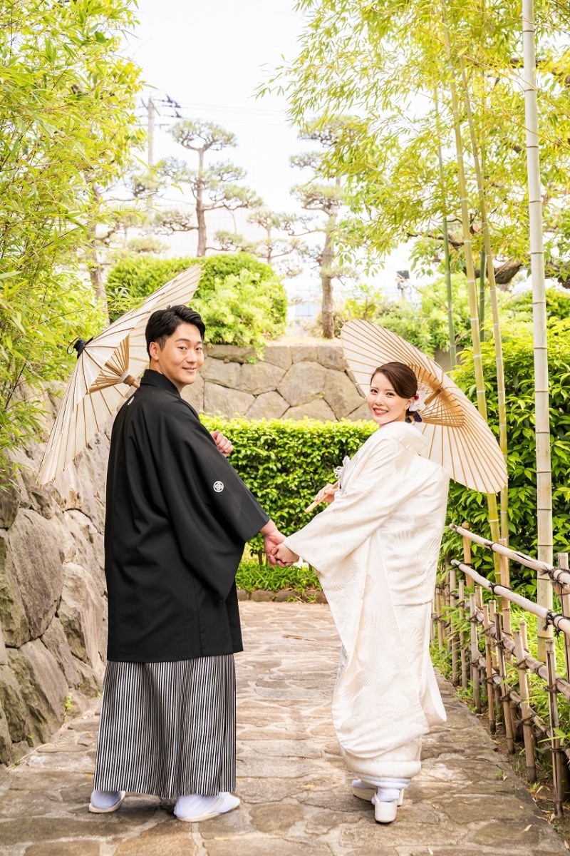 竹林へ続く小径で歩んでいく、和装前撮りのひととき