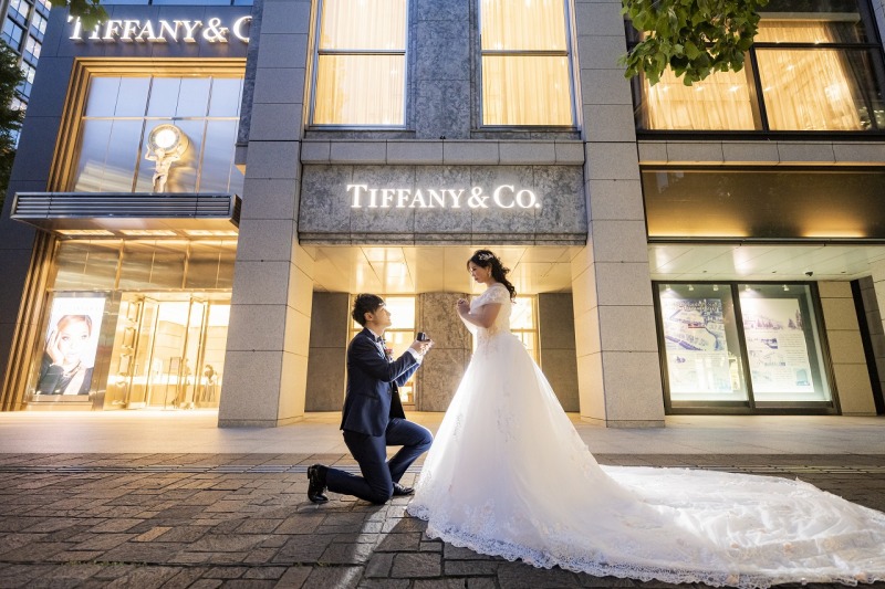ティファニー前でプロポーズショット♡