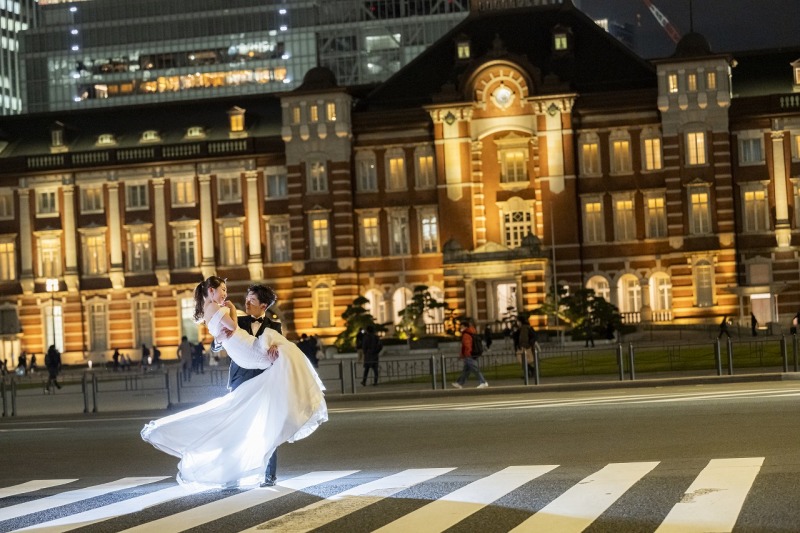 東京駅前の交差点で♪