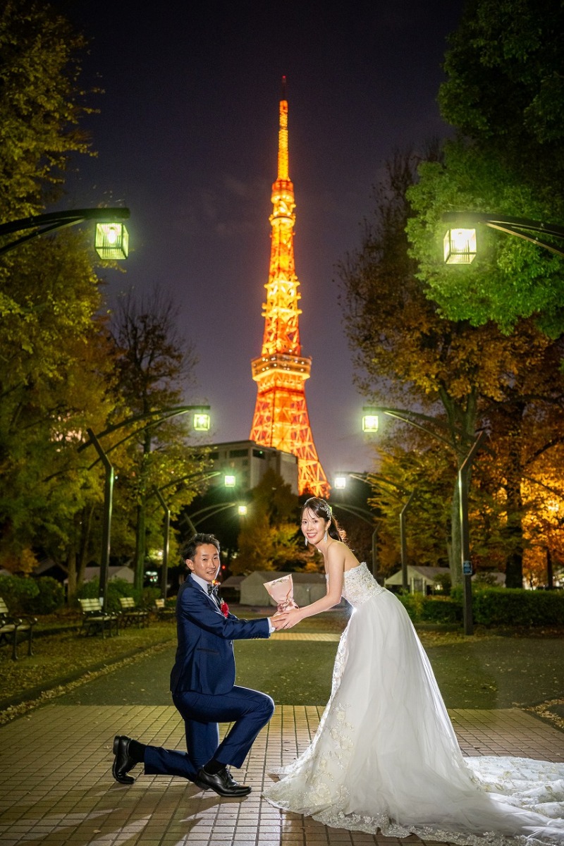 プロポーズシーンを思わせる夜の一枚