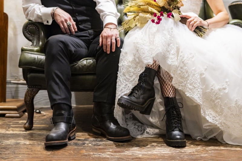 足元ショットでドラマチックに