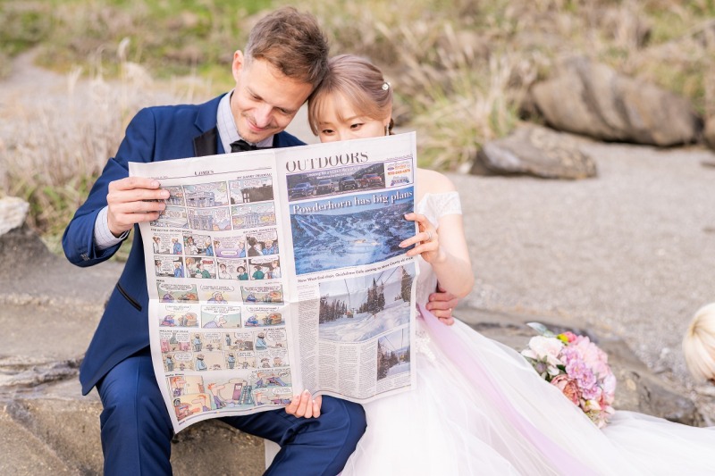 英字新聞とのおしゃれショット♡