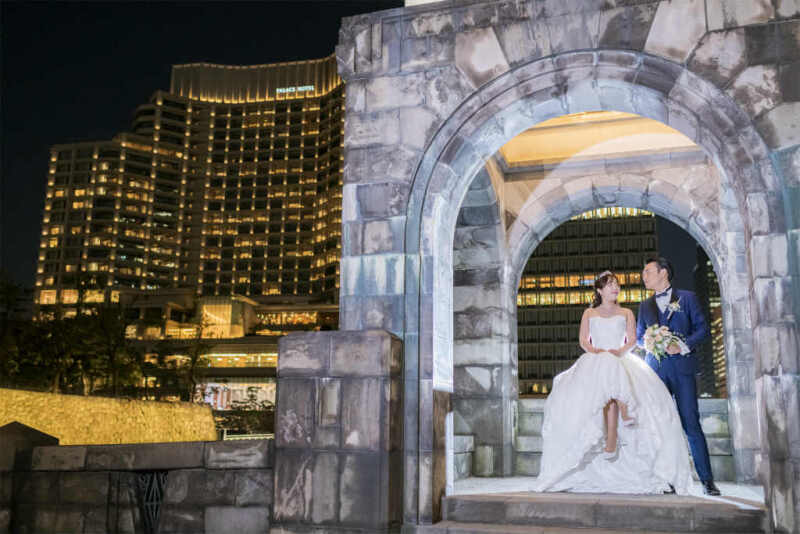 パレスホテルを背に和田倉門で♪