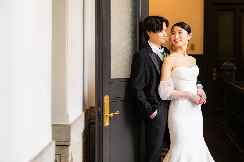 ご新郎様からのバックハグ♡