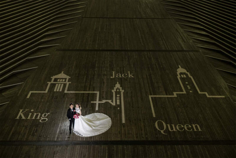 夜の大桟橋は舞台のように…