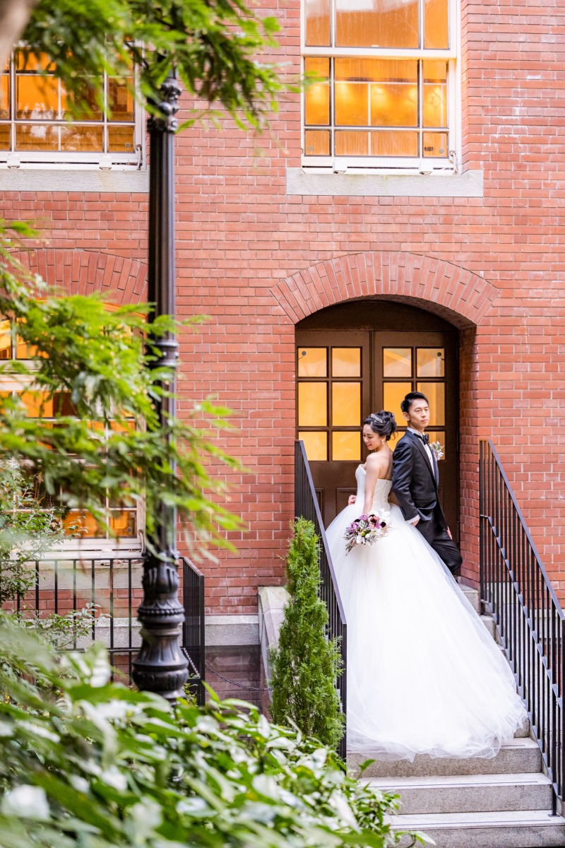 三菱一号館美術館で背中合わせの階段ショット!