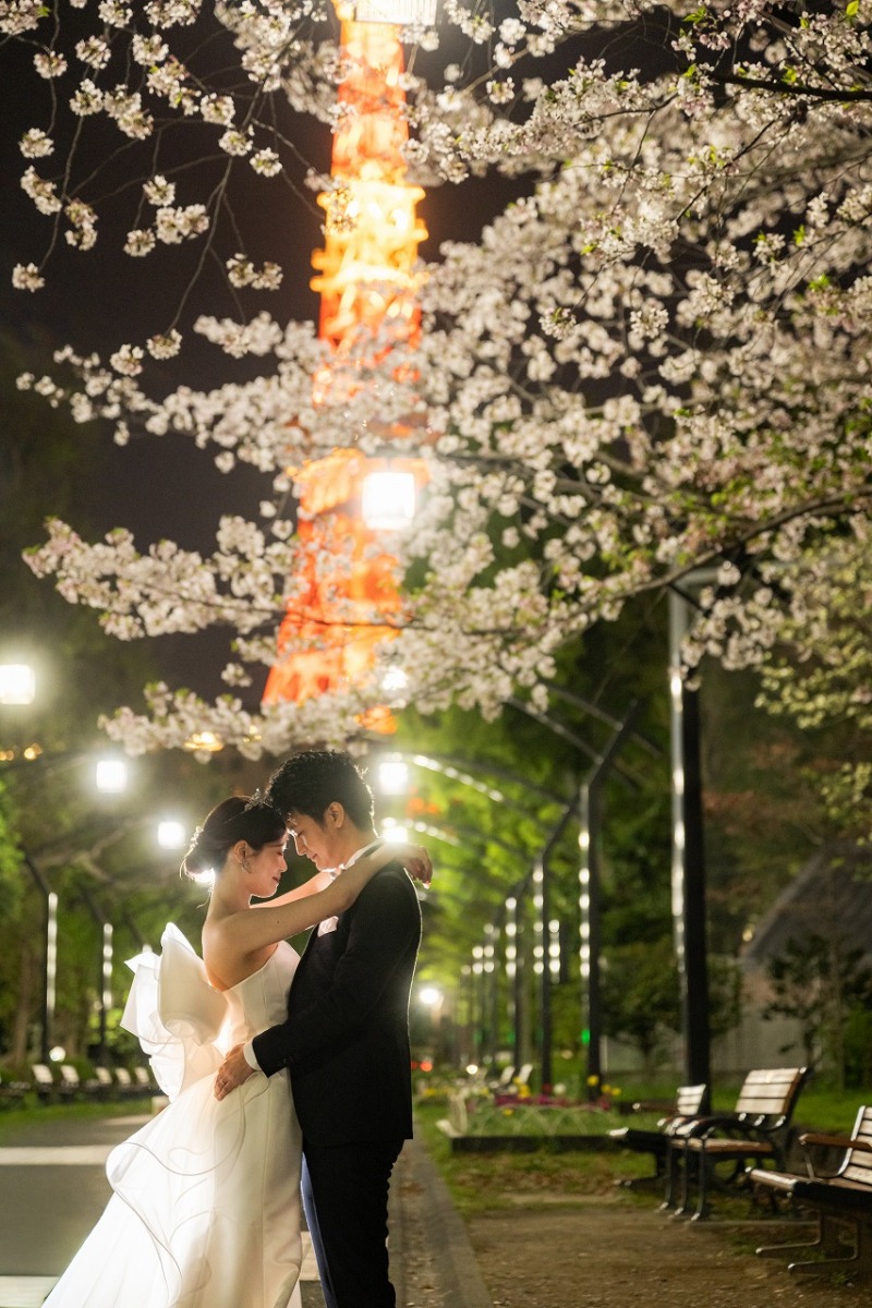 夜桜と東京タワーを入れた春のウェディングフォト!