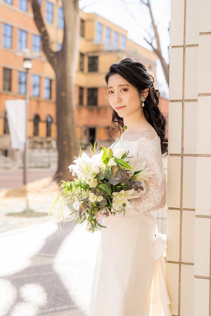 思い出の大学校舎で花嫁姿 ソロショットの撮影を♡