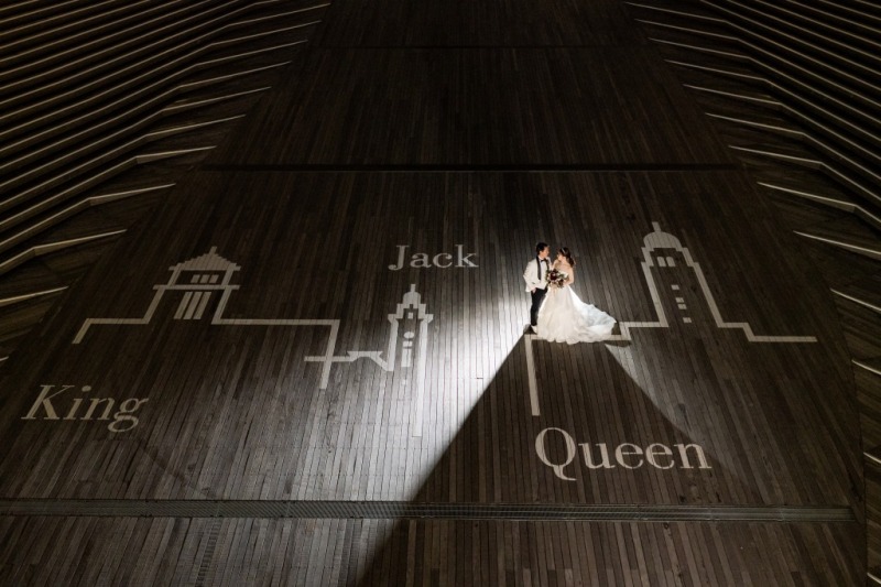 クイーンに立つおふたり