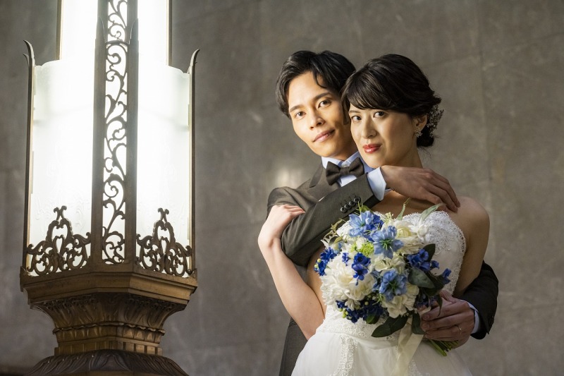 ライトに照らされるハグショット