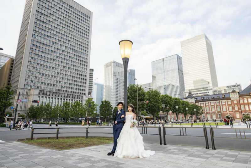 行幸通りの街灯の下で