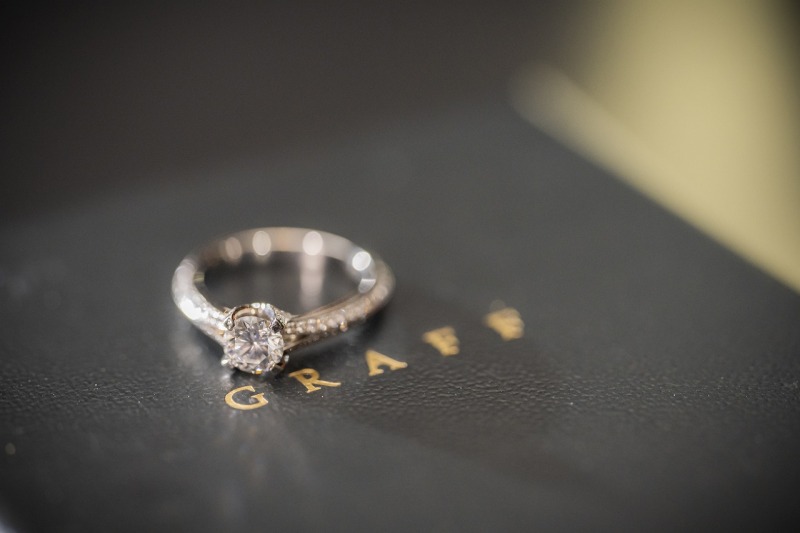 エンゲージリングはお小物ショットを！