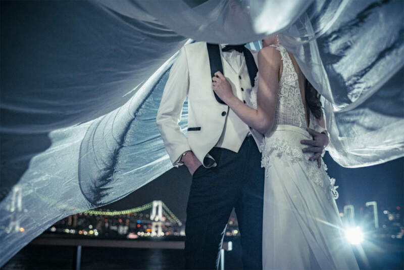 ベールの中で包まれるハグショット!