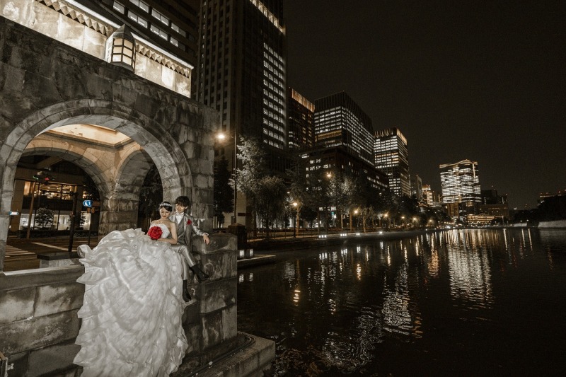 壮大なビル前で☆