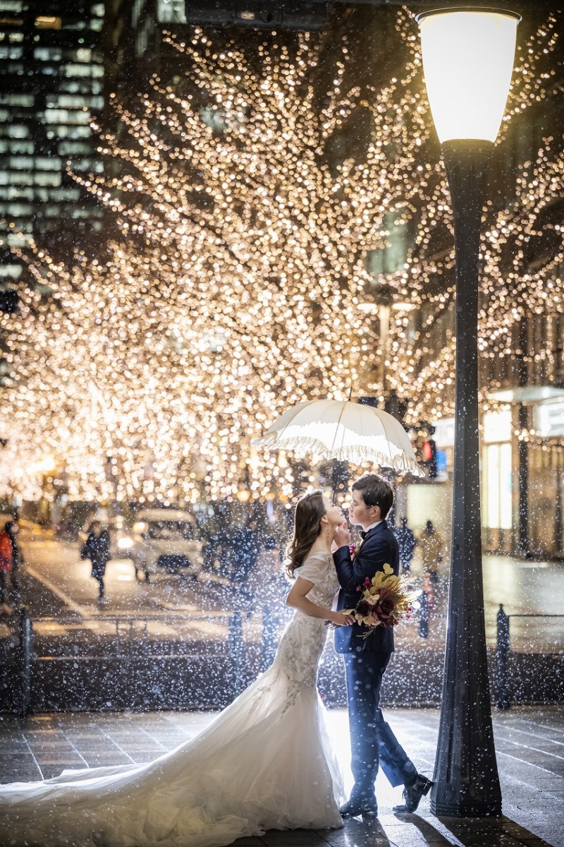 雨のイルミネーションで顎クイポーズ♪