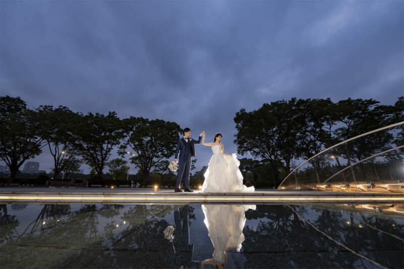 和田倉門で踊るようなリフレクションショット