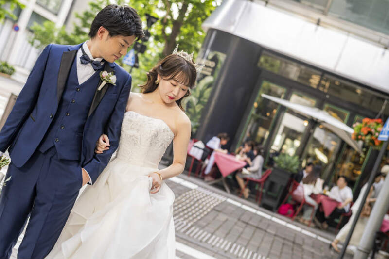 街の中を進むエスコートショット