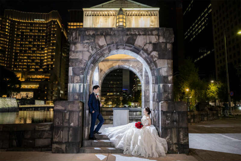 和田倉門で見つめ合って♪