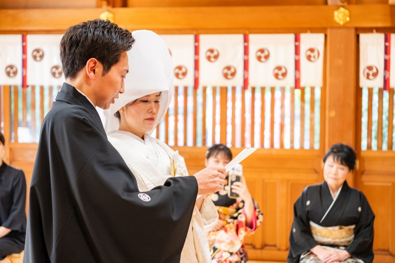 和装姿で迎えた神前式の誓いの瞬間