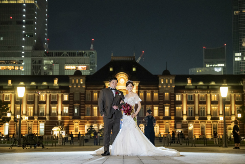 東京駅前で王道の組写真を