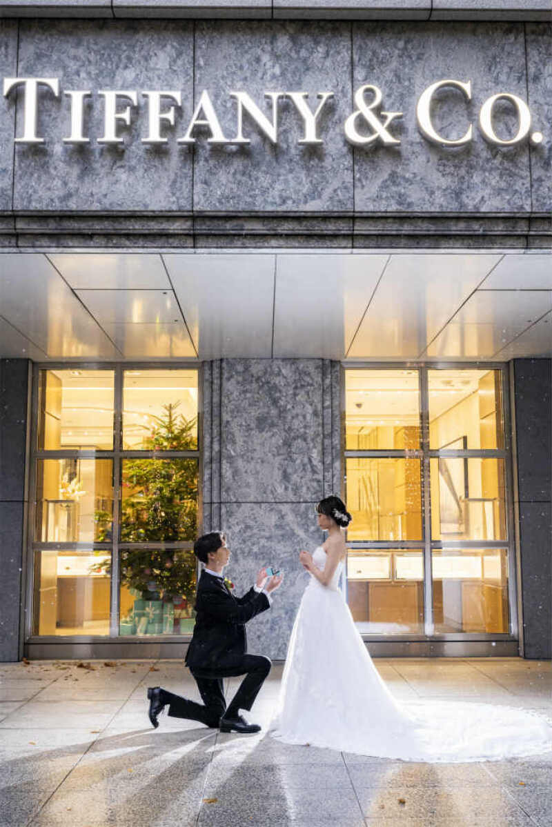 ティファニーの前でプロポーズショット☆