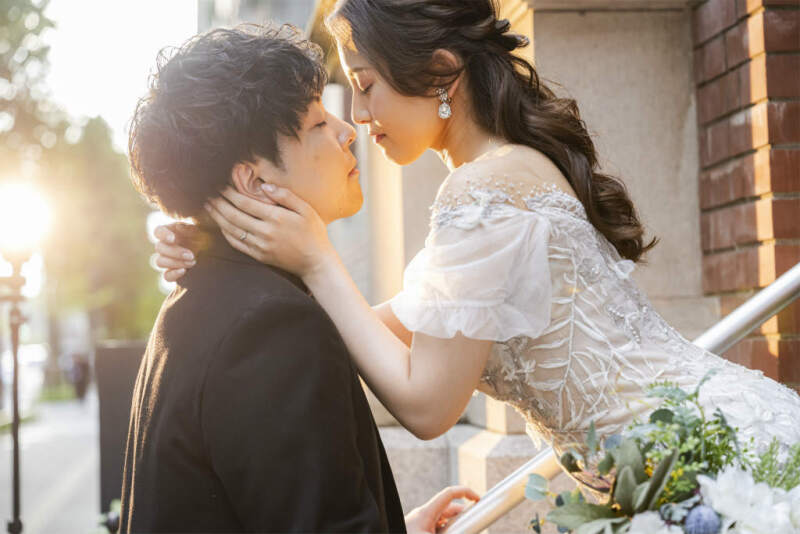 西日に照らされて