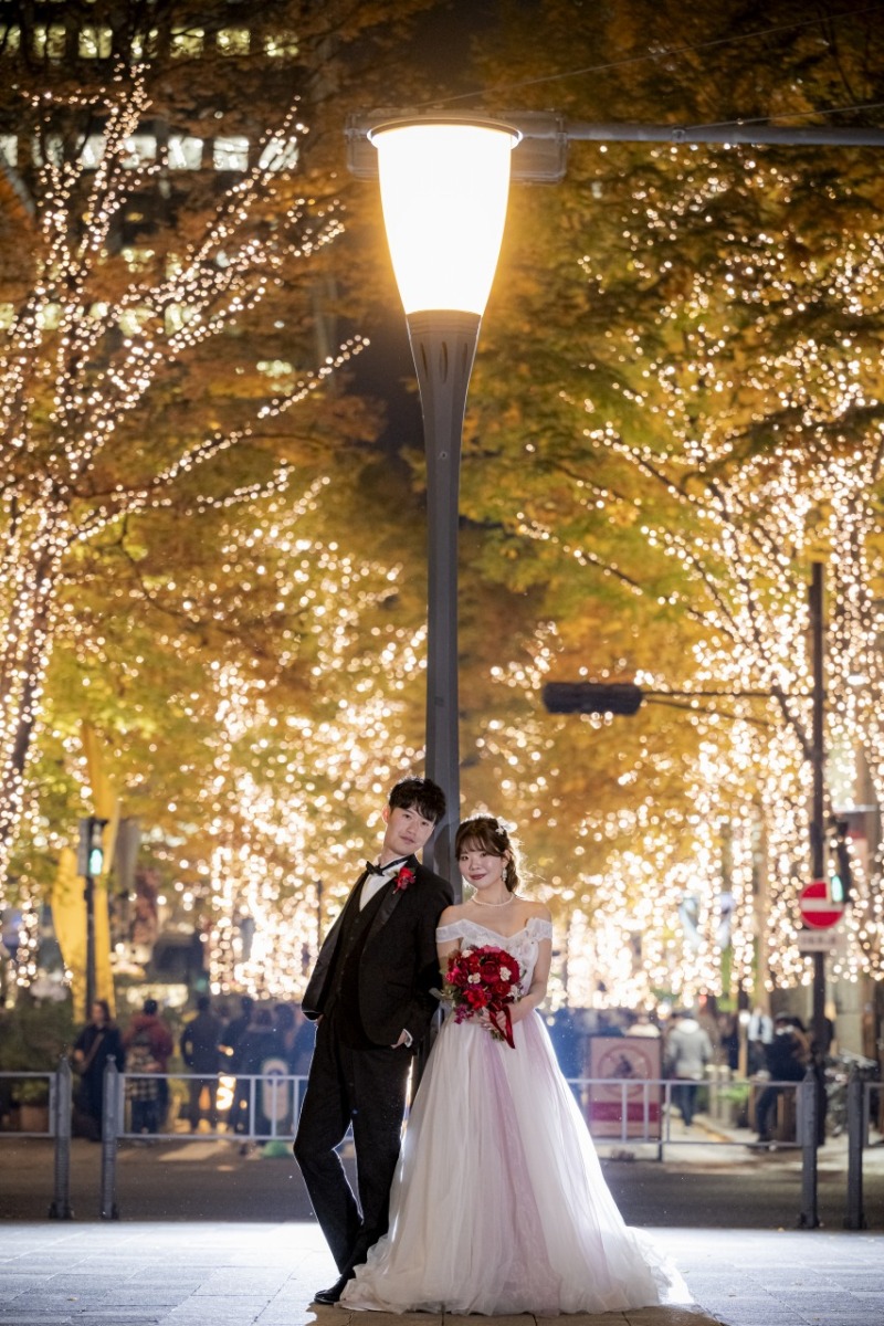 キラキラ光るイルミネーションの街並みで♪