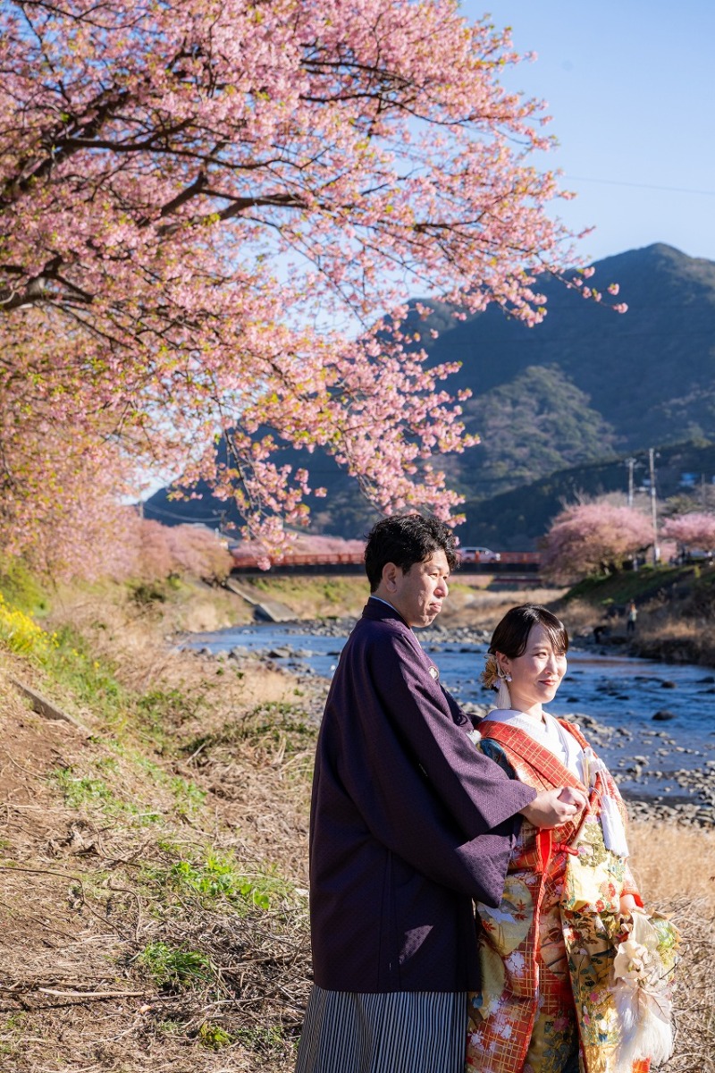春色の河津桜に囲まれた和装のひととき