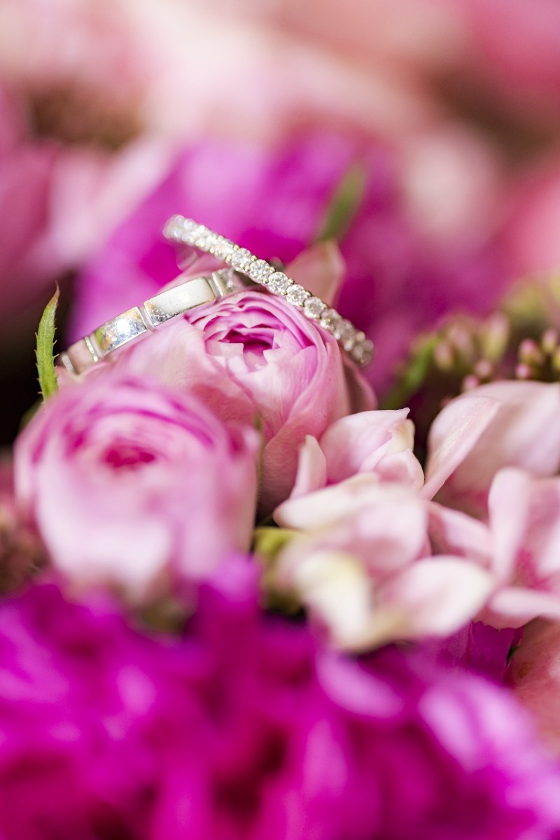 ブーケで華やぐお小物ショット♪