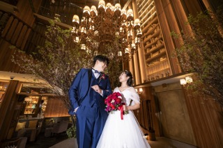 高級感のあるラウンジでウェディングフォト♪