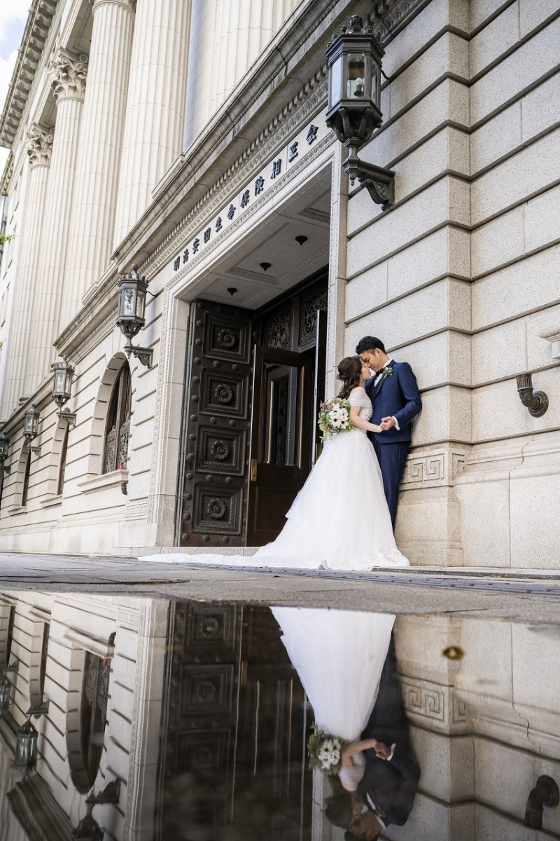 明治安田生命ビル前で