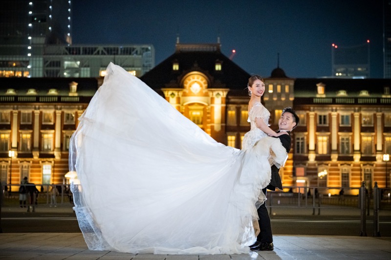 東京駅で抱っこショットを♪