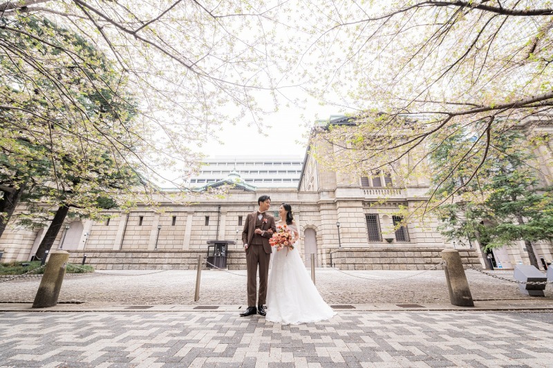 まずは日本橋にある銀行の前で♪