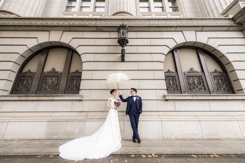 明治安田生命ビル前で