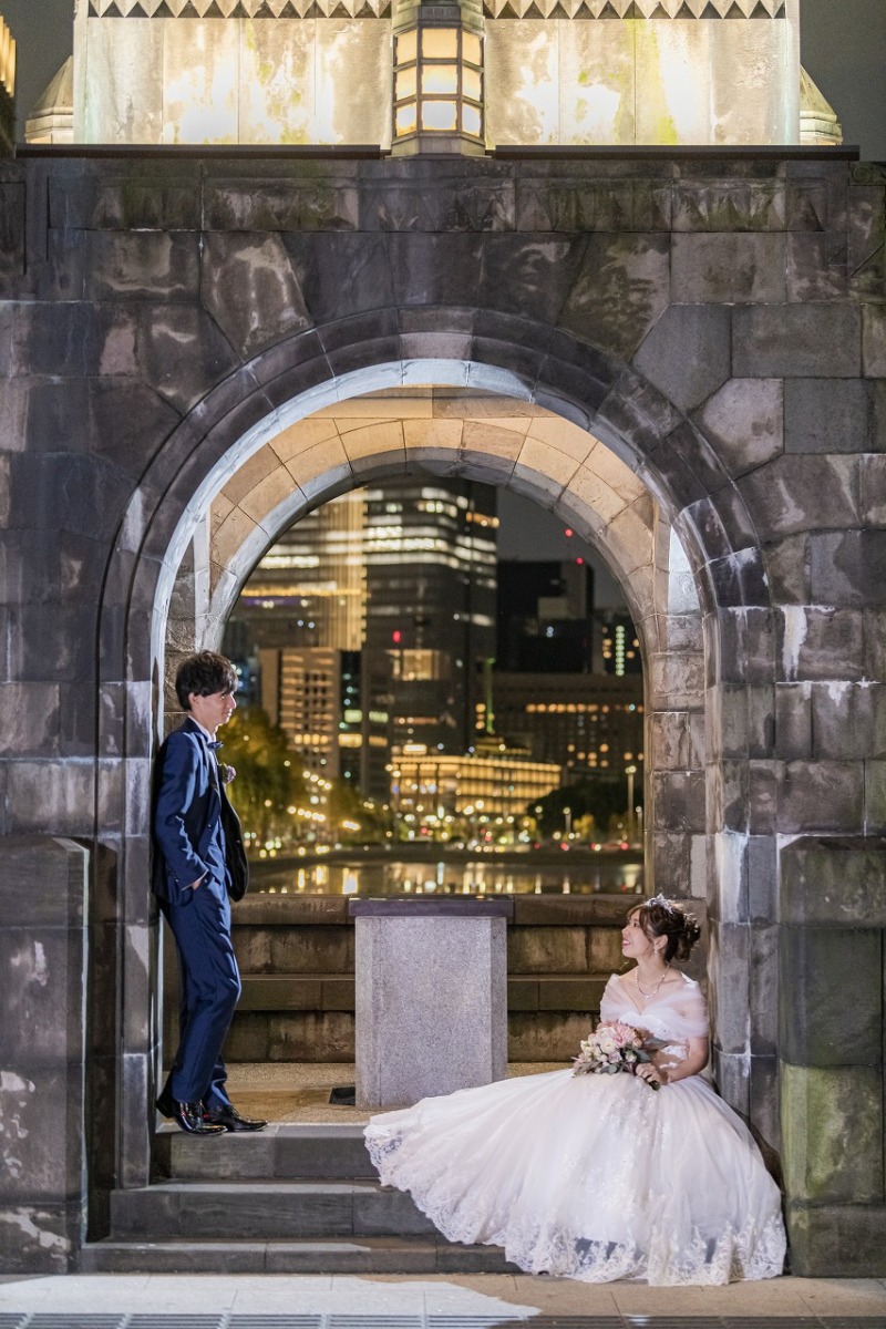 和田倉門で見つめあって♡