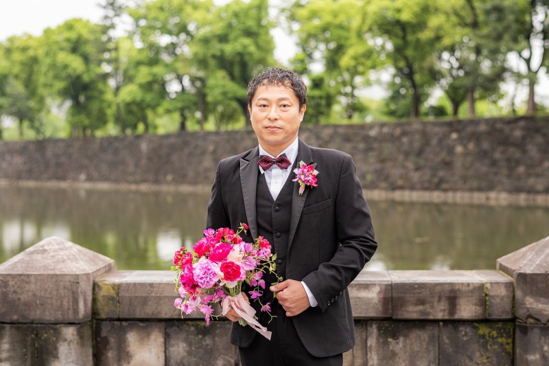 鮮やかなブーケとご新郎様