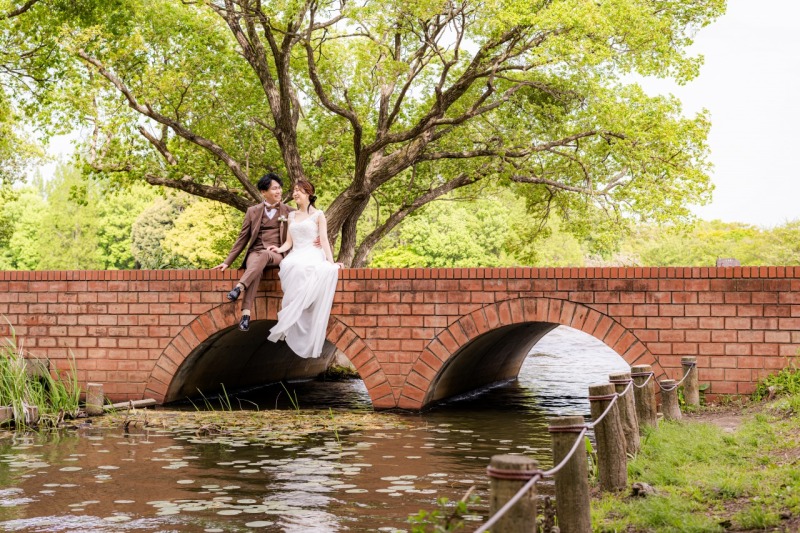 水元公園と言えば眼鏡橋!座ってふたりで見つめあう