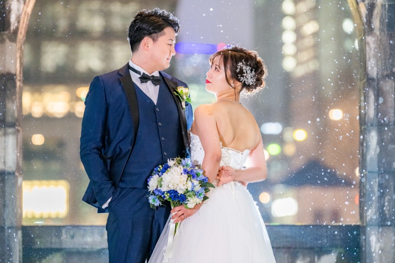 雨夜に輝く東京と