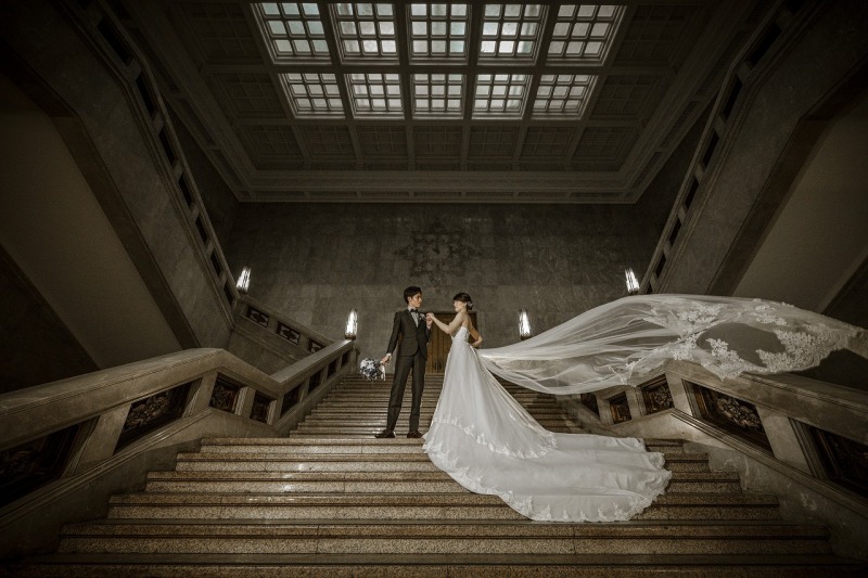 大階段で棚引くベールショット