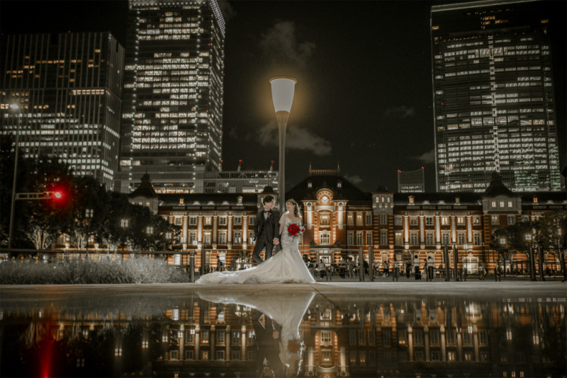 東京駅前でリフレクションショット