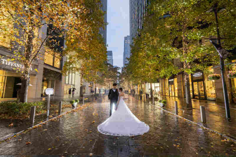 丸の内仲通りで、非日常の美を