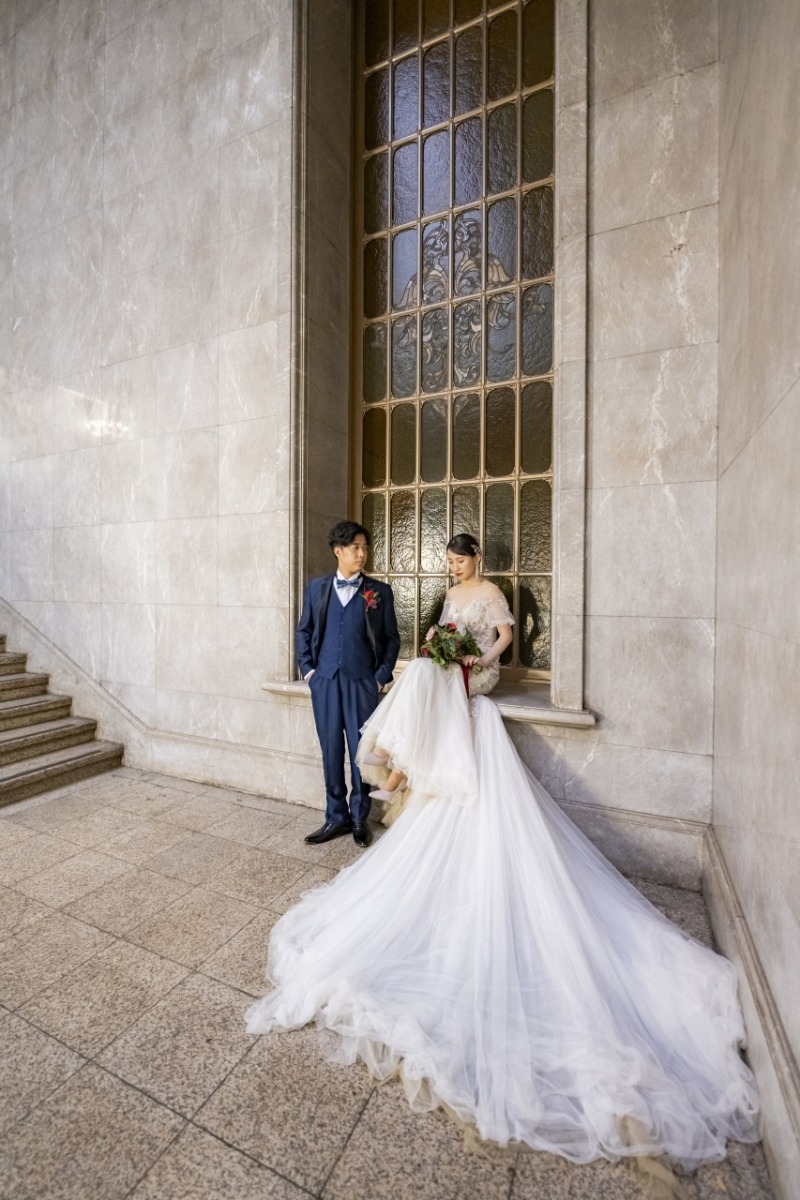 窓辺でのお座りショット