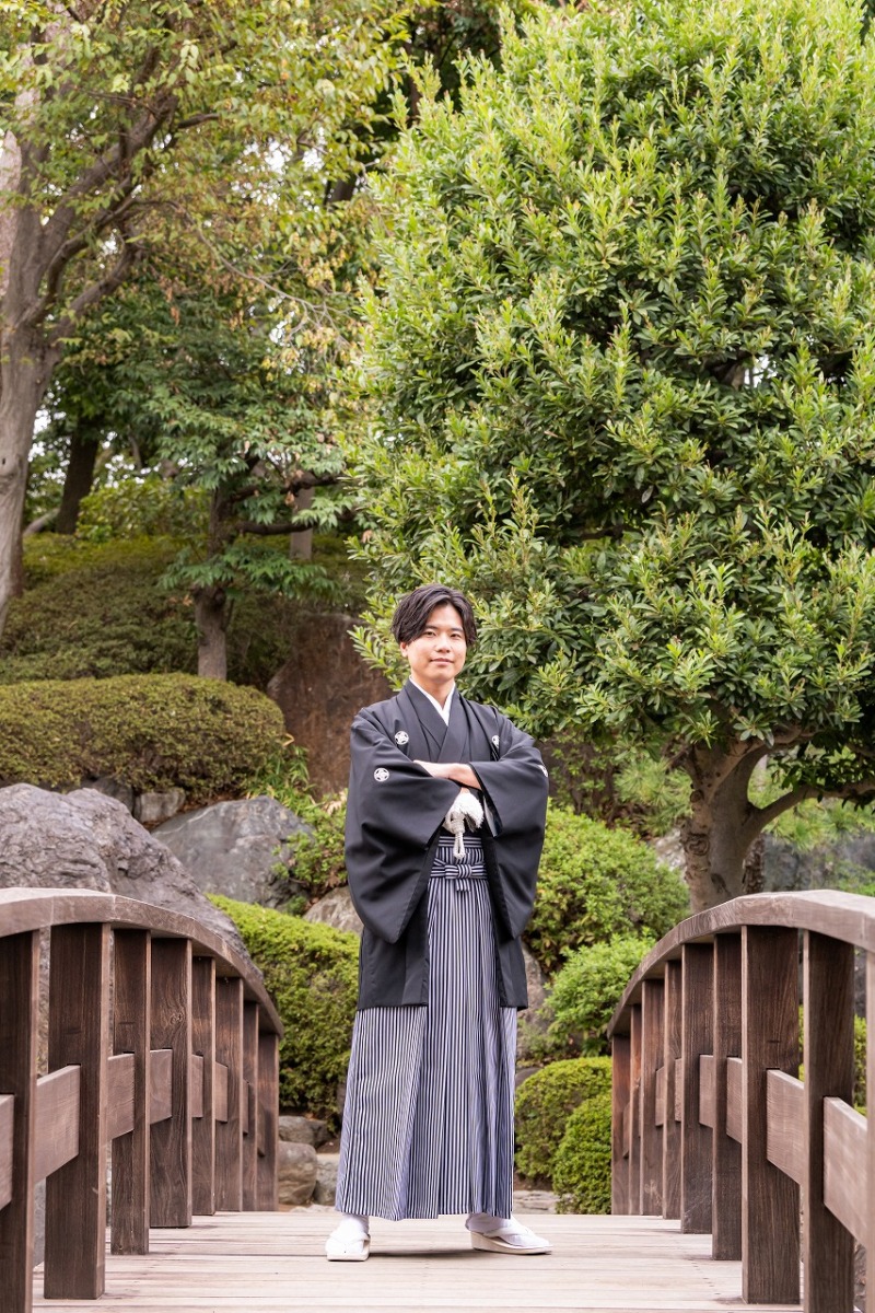 和の景色とともに残す紋付袴スタイル