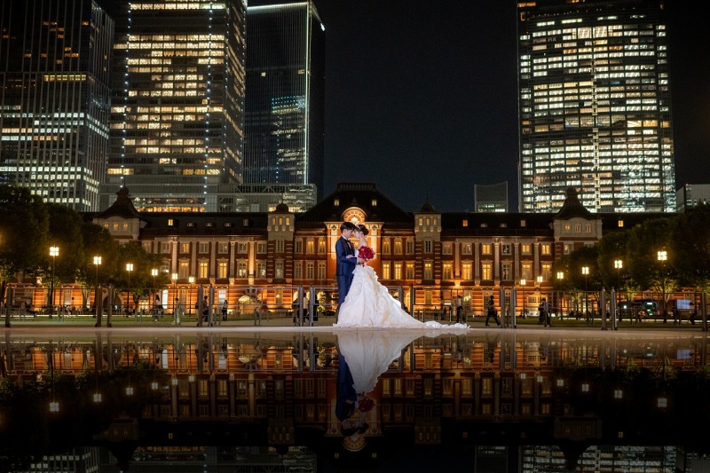 東京駅舎の夜景に包まれるリフレクションショット!