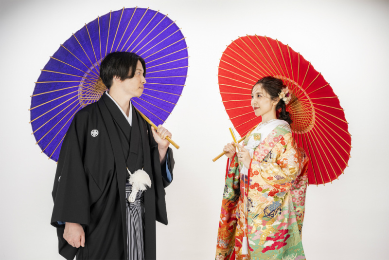 向かい合わせで見つめ合って