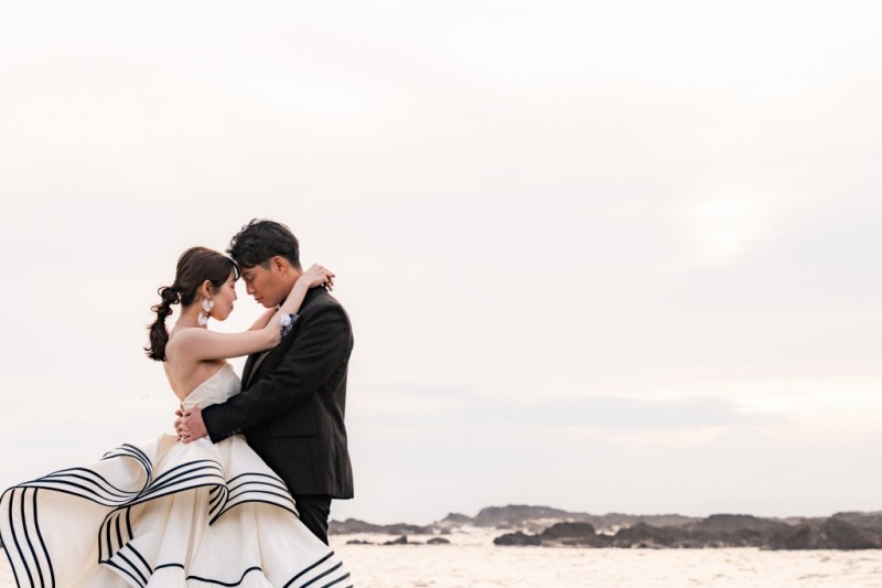 海の前でのおでこショット♡