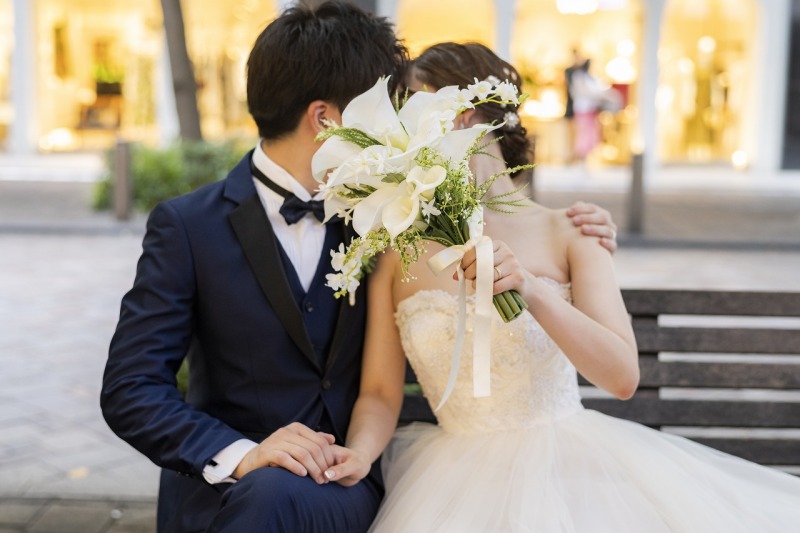 ブーケでお顔を隠して…♡