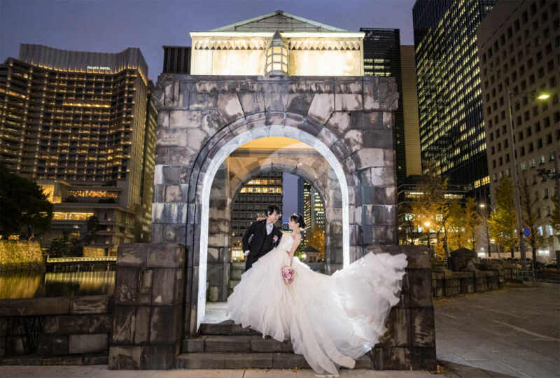 和田倉門でドレスをファサッ☆