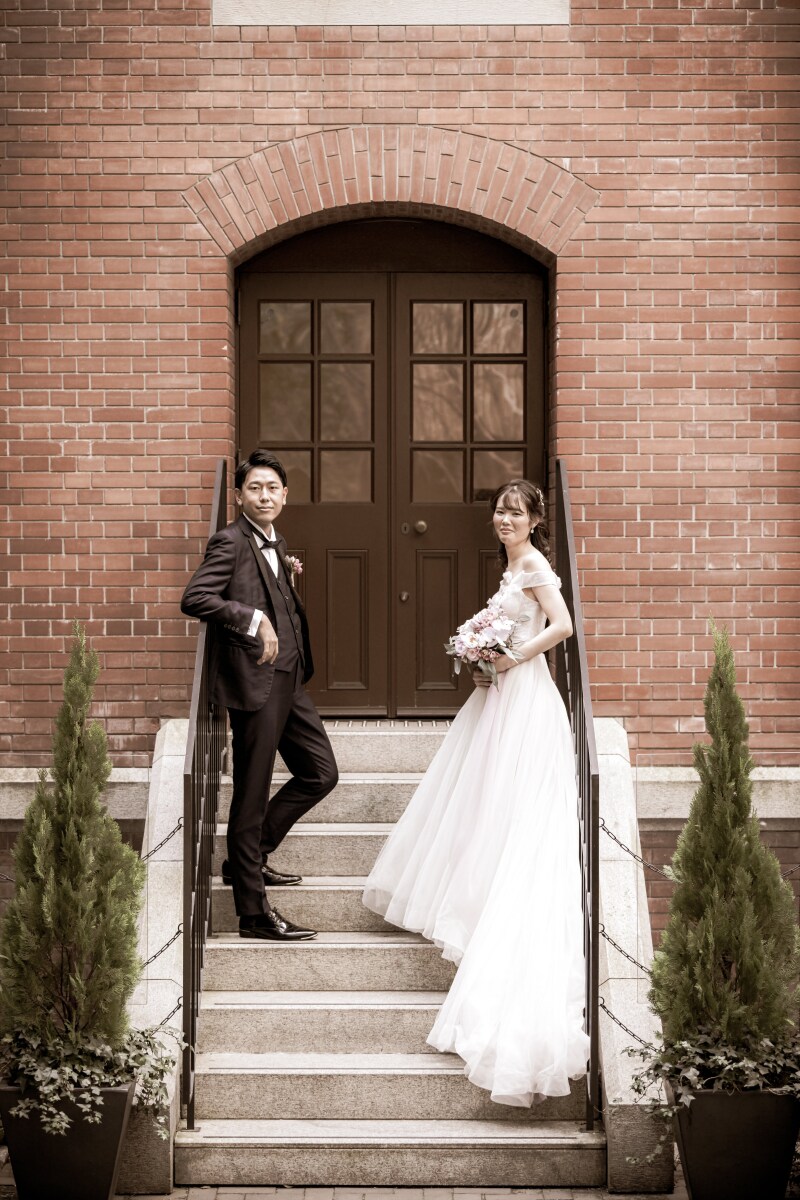 レンガの壁をバックに☆